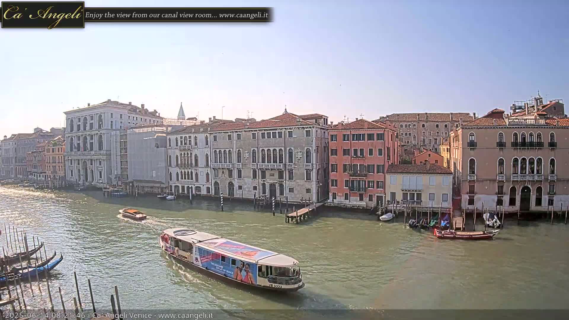 Venice Boats in Grand Canal Live Cam - Venice, Veneto, Italy