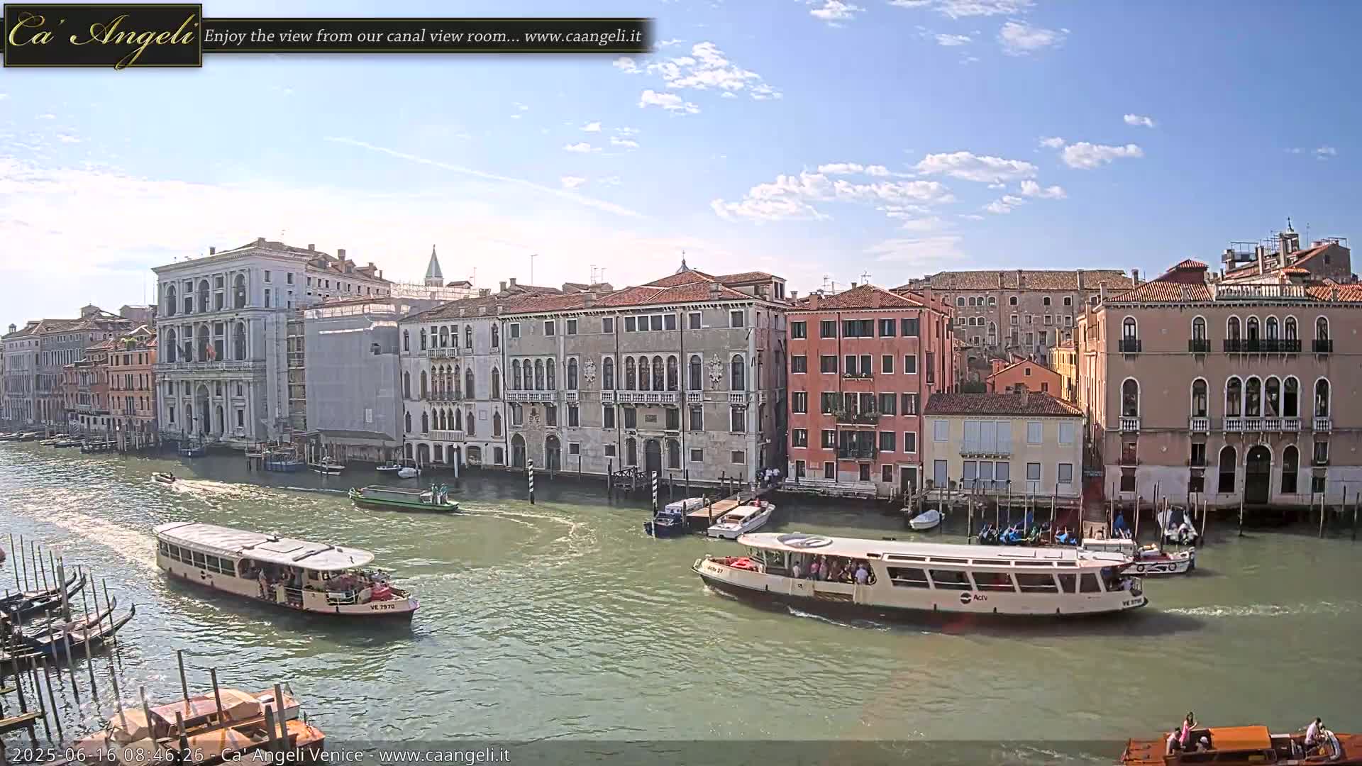 Venice Boats in Grand Canal Live Cam - Venice, Veneto, Italy