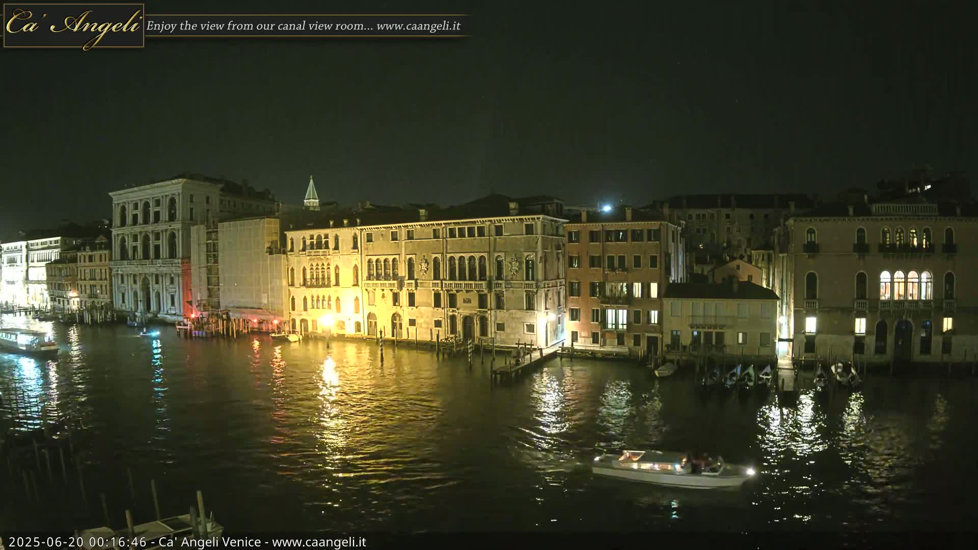 Venice Boats in Grand Canal Live Cam - Venice, Veneto, Italy