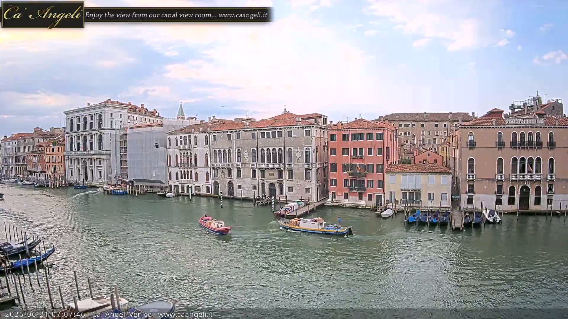 Venice Boats in Grand Canal Live Cam - Venice, Veneto, Italy