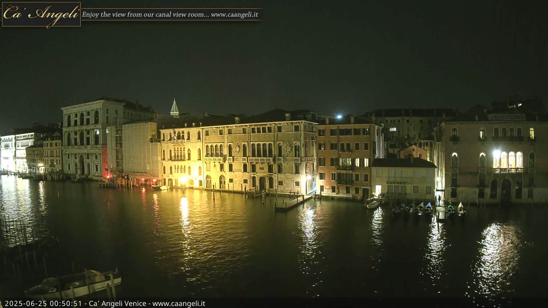 Venice Boats in Grand Canal Live Cam - Venice, Veneto, Italy