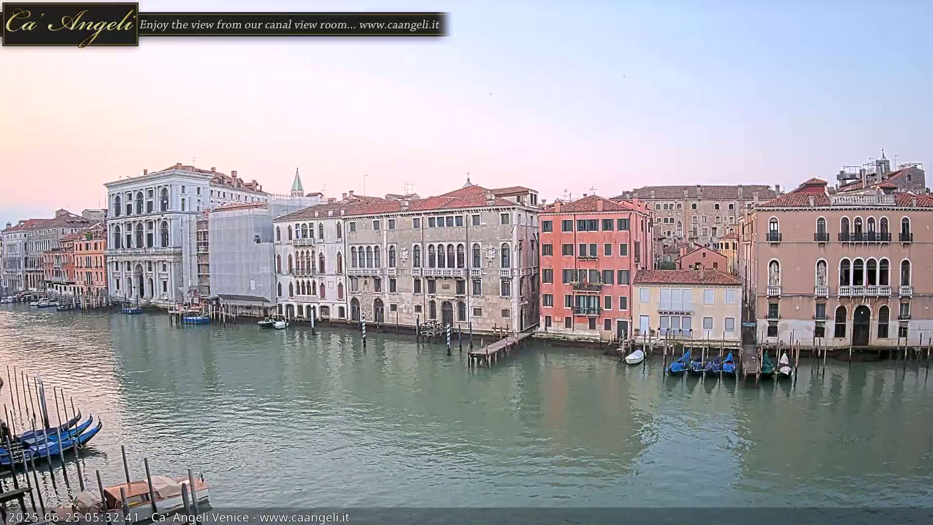 Venice Boats in Grand Canal Live Cam - Venice, Veneto, Italy