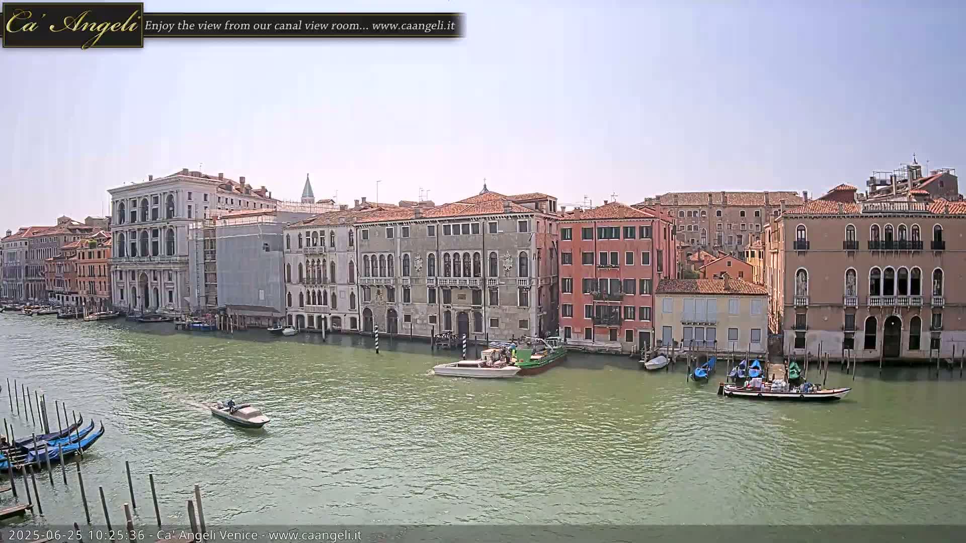 Venice Boats in Grand Canal Live Cam - Venice, Veneto, Italy