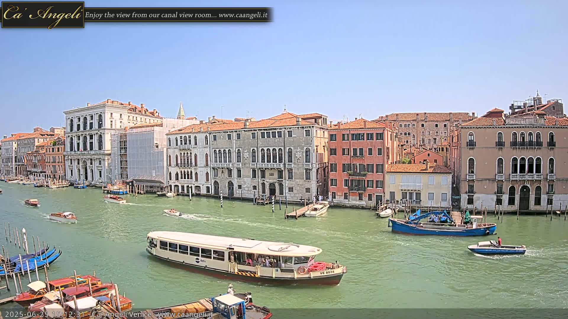Venice Boats in Grand Canal Live Cam - Venice, Veneto, Italy