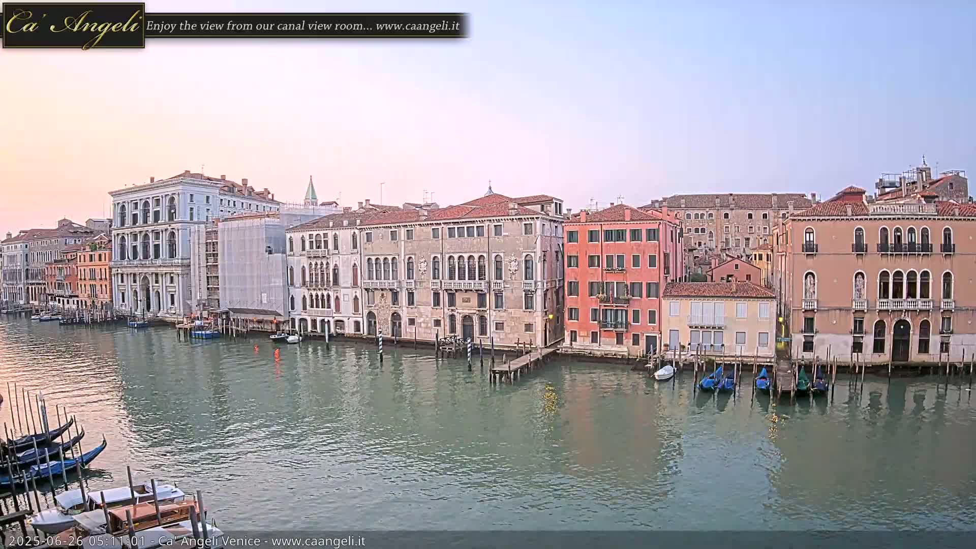 Venice Boats in Grand Canal Live Cam - Venice, Veneto, Italy