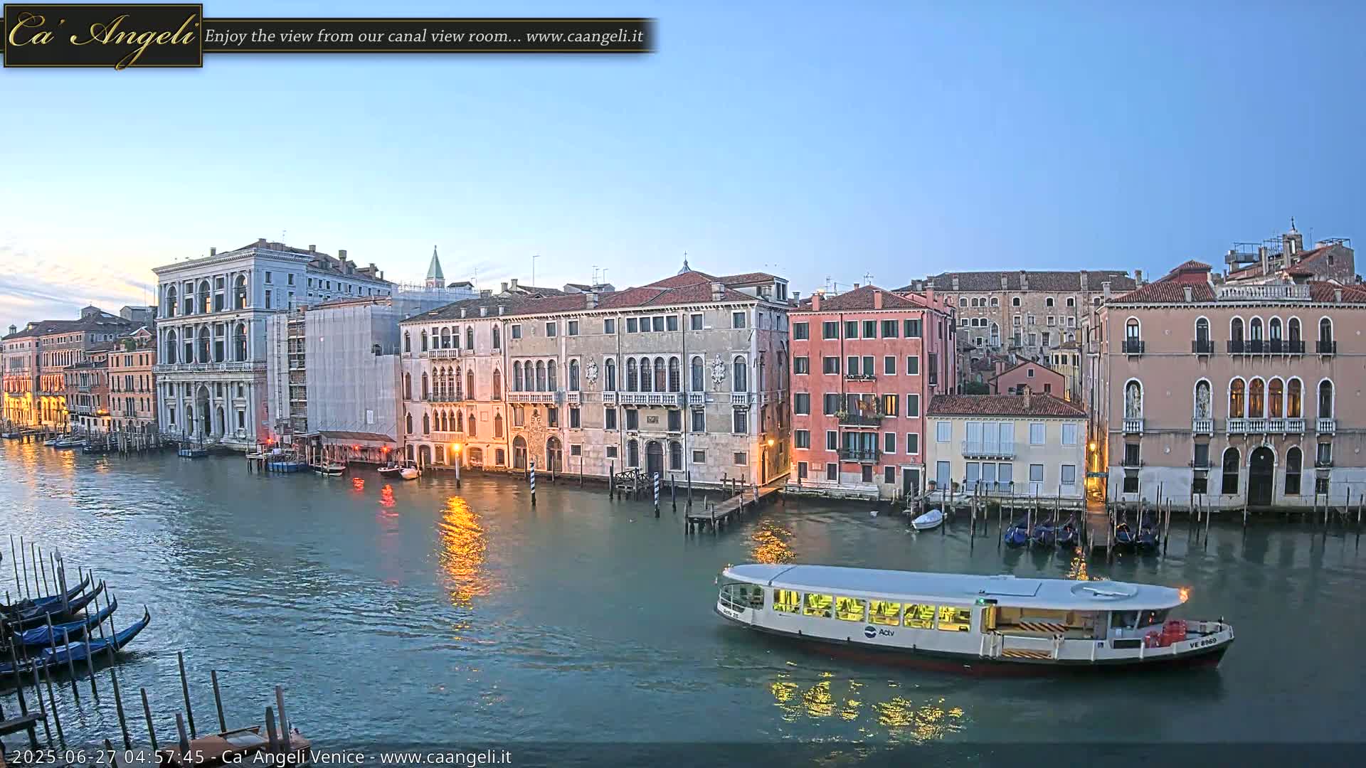 Venice Boats in Grand Canal Live Cam - Venice, Veneto, Italy