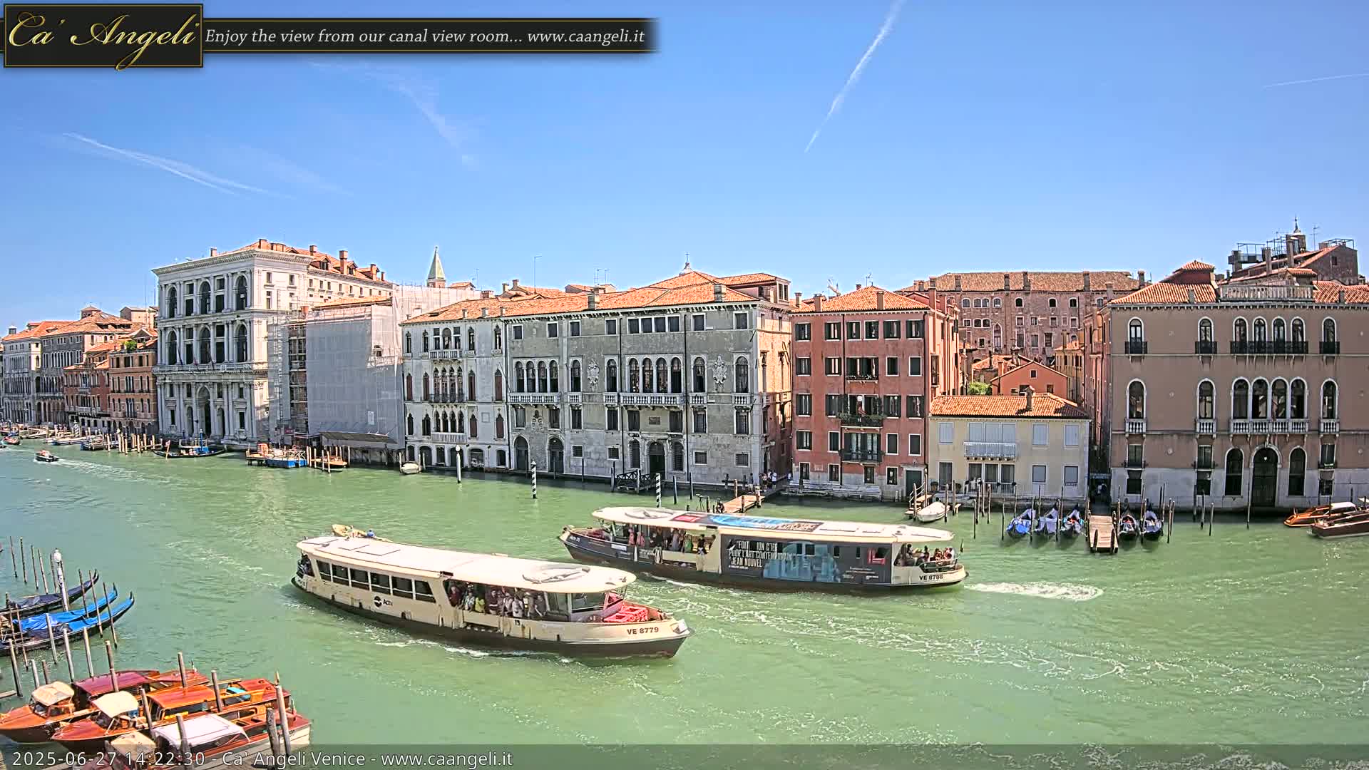 Venice Boats in Grand Canal Live Cam - Venice, Veneto, Italy
