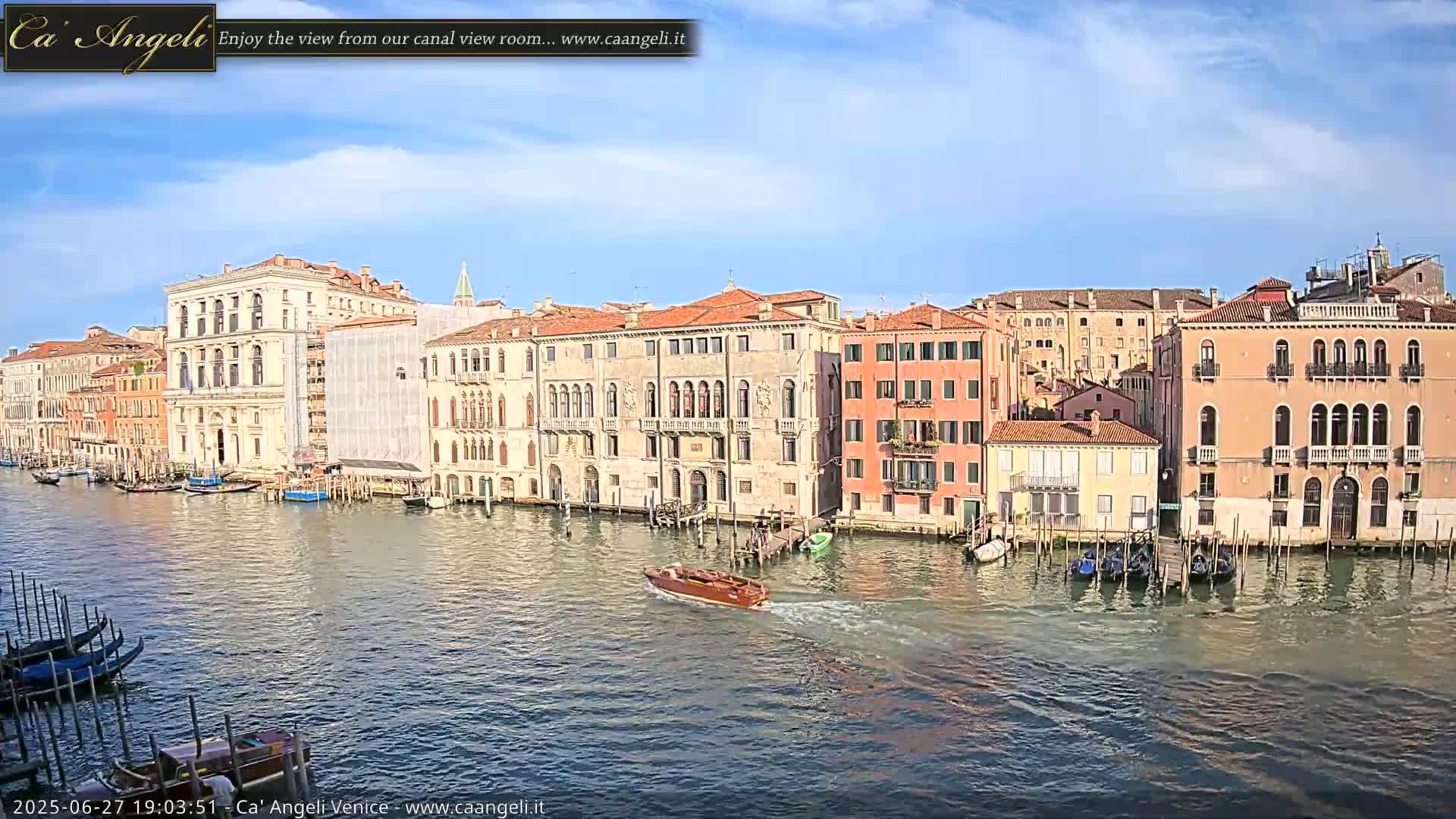 Venice Boats in Grand Canal Live Cam - Venice, Veneto, Italy