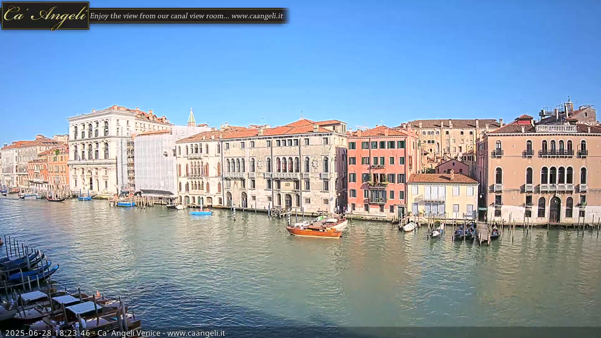 Venice Boats in Grand Canal Live Cam - Venice, Veneto, Italy
