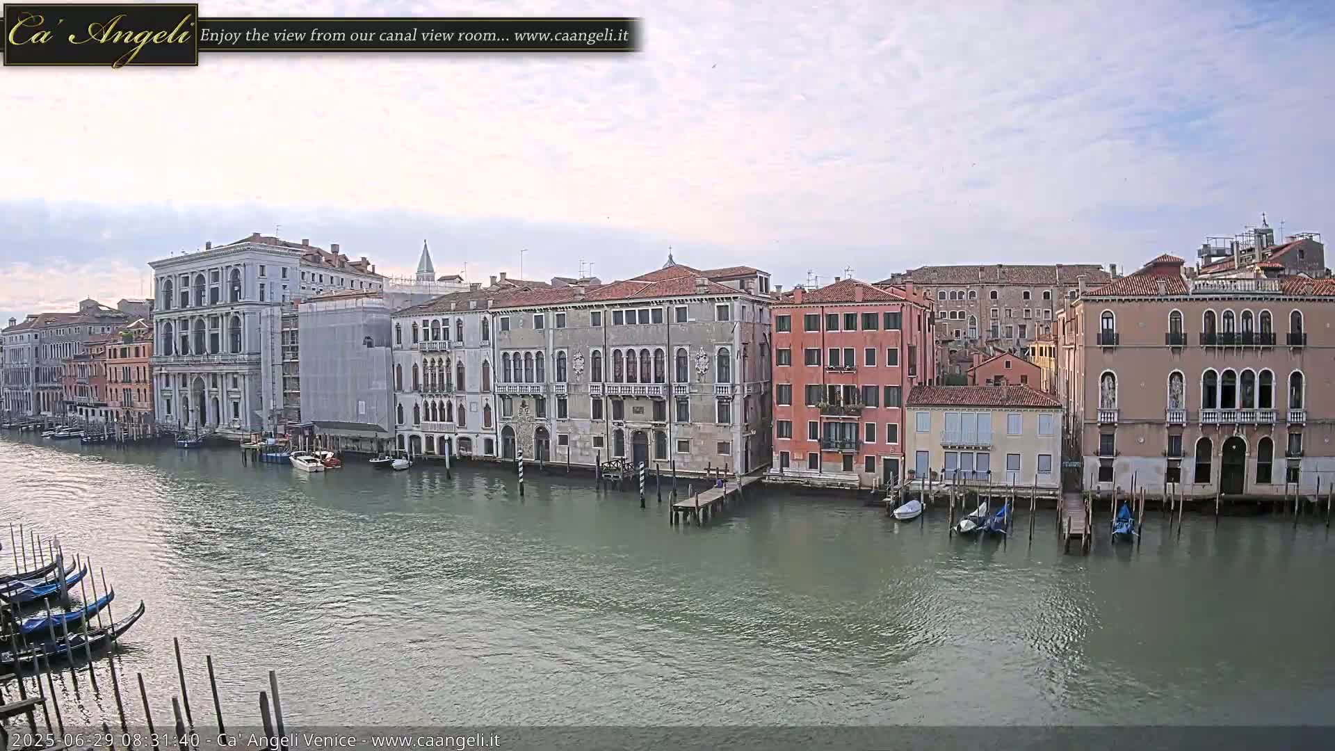 Venice Boats in Grand Canal Live Cam - Venice, Veneto, Italy