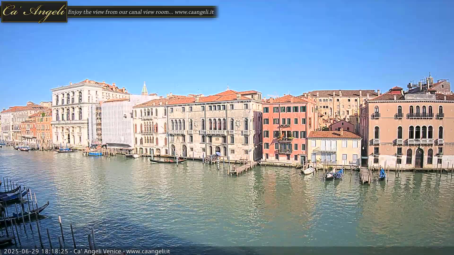 Venice Boats in Grand Canal Live Cam - Venice, Veneto, Italy