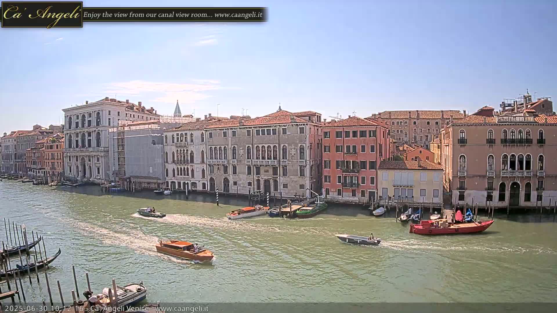 Venice Boats in Grand Canal Live Cam - Venice, Veneto, Italy