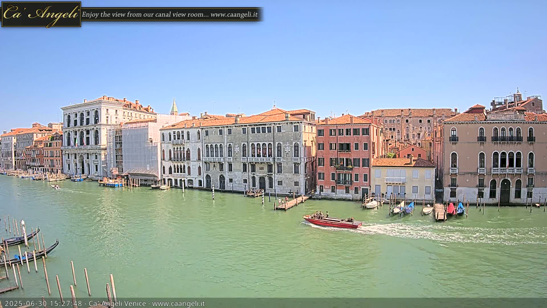 Venice Boats in Grand Canal Live Cam - Venice, Veneto, Italy