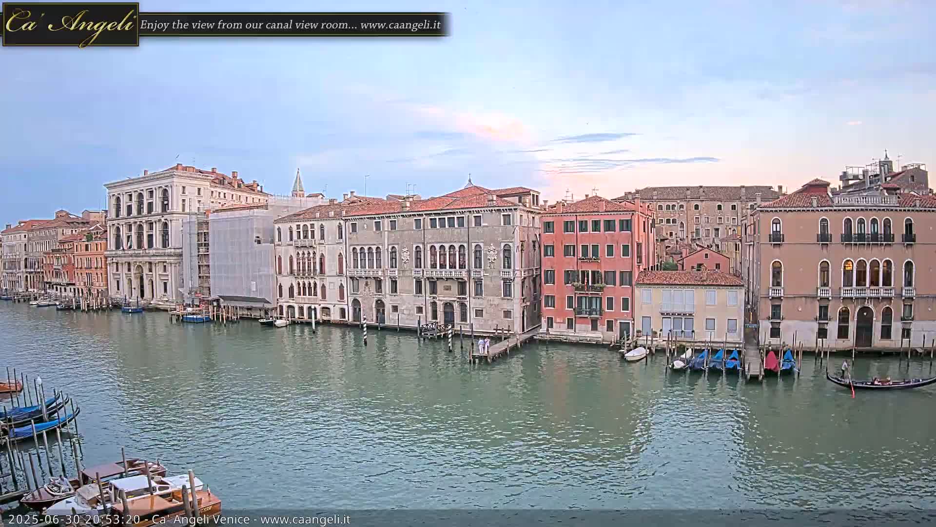 Venice Boats in Grand Canal Live Cam - Venice, Veneto, Italy