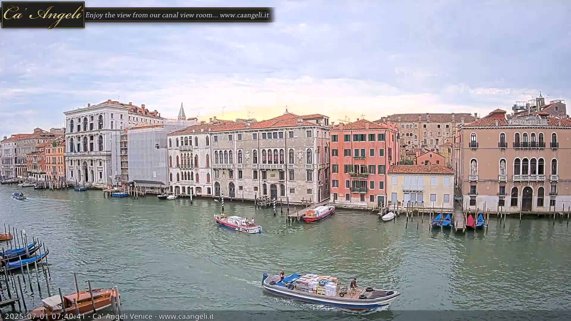 Venice Boats in Grand Canal Live Cam - Venice, Veneto, Italy