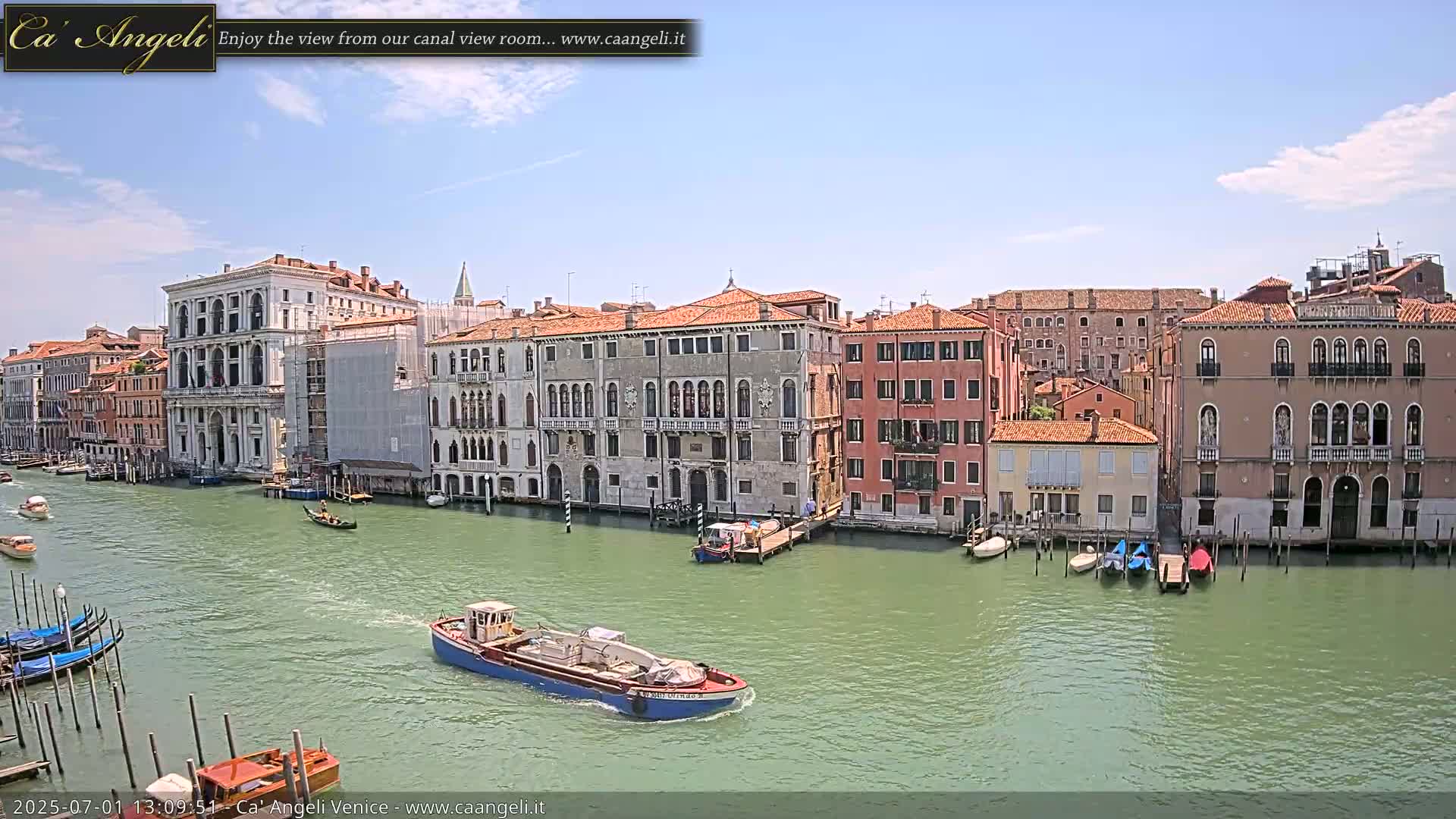 Venice Boats in Grand Canal Live Cam - Venice, Veneto, Italy