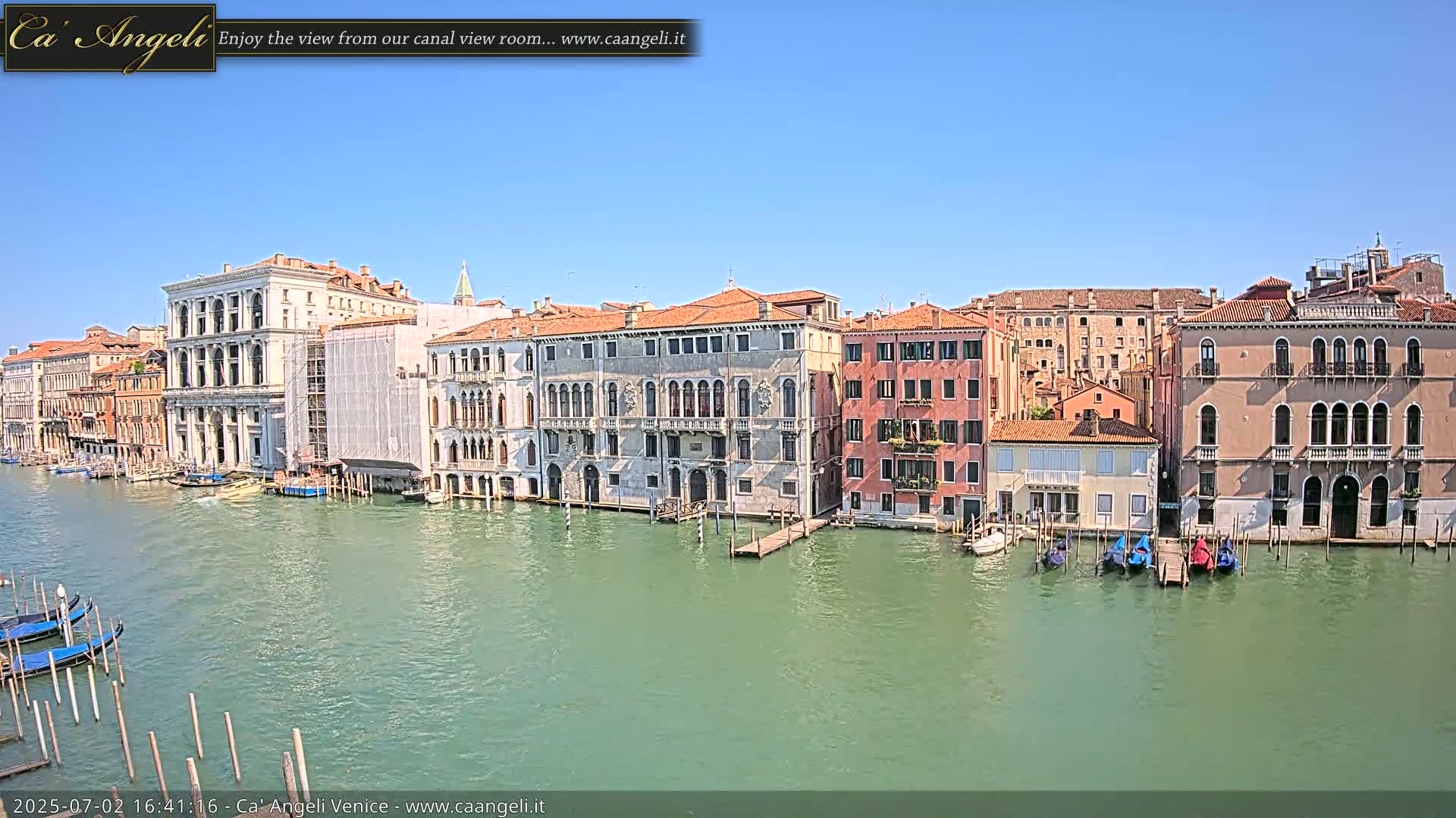 Venice Boats in Grand Canal Live Cam - Venice, Veneto, Italy