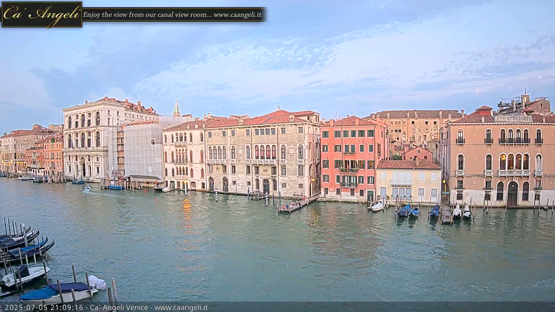 Venice Boats in Grand Canal Live Cam - Venice, Veneto, Italy