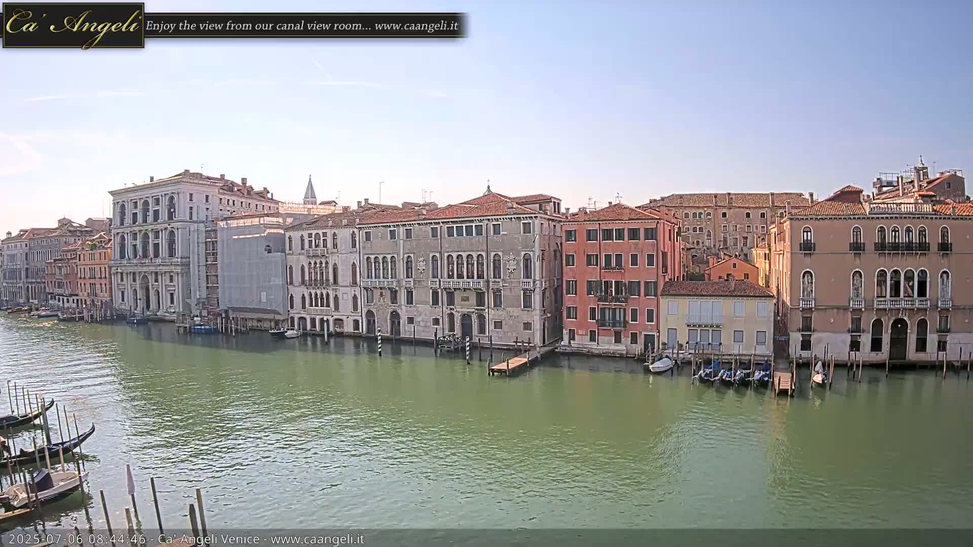 Venice Boats in Grand Canal Live Cam - Venice, Veneto, Italy