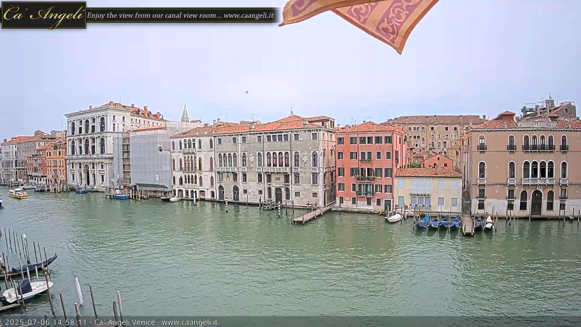 Venice Boats in Grand Canal Live Cam - Venice, Veneto, Italy