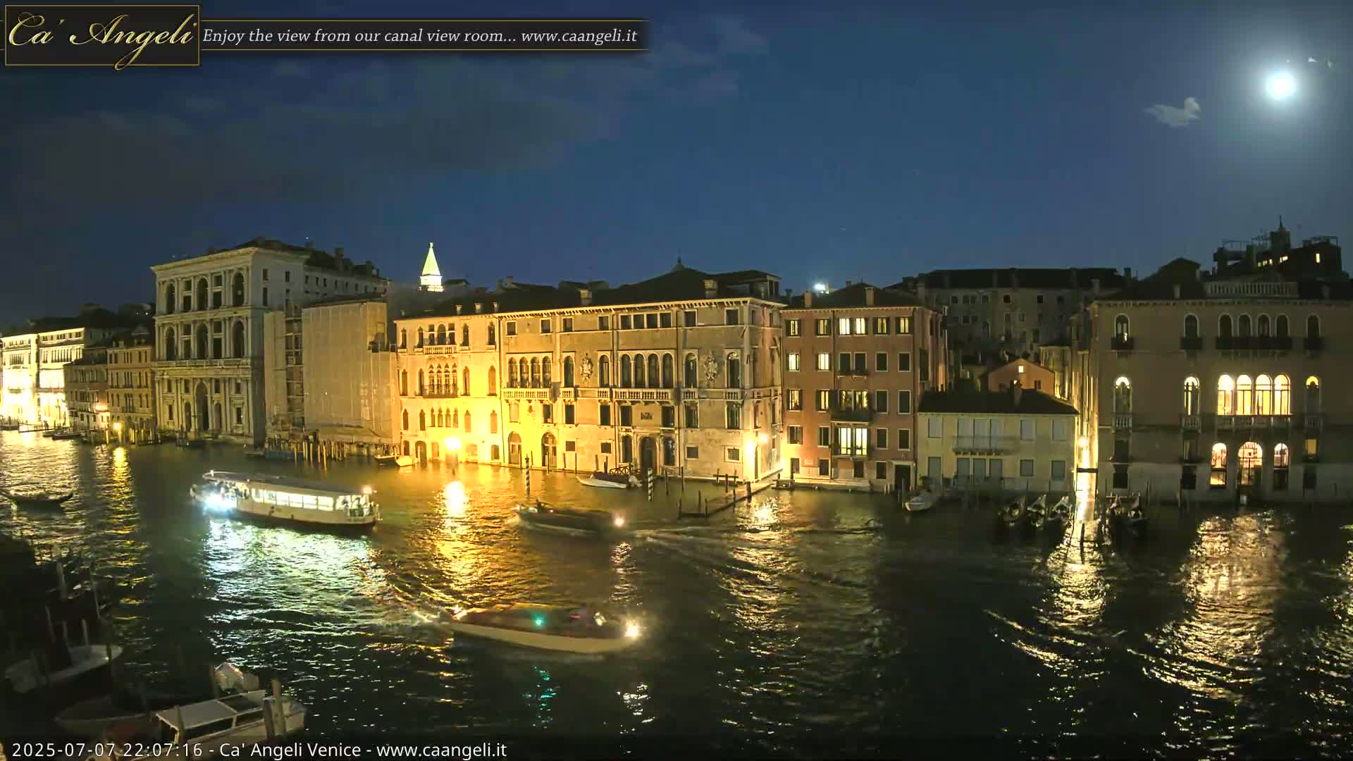 Venice Boats in Grand Canal Live Cam - Venice, Veneto, Italy