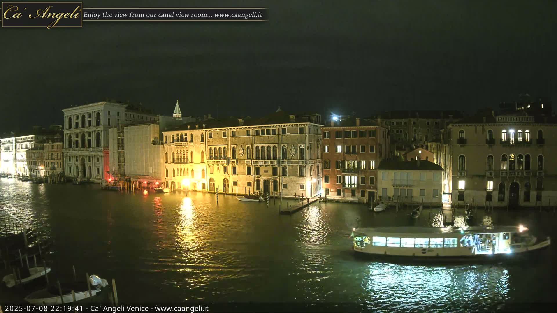 Venice Boats in Grand Canal Live Cam - Venice, Veneto, Italy