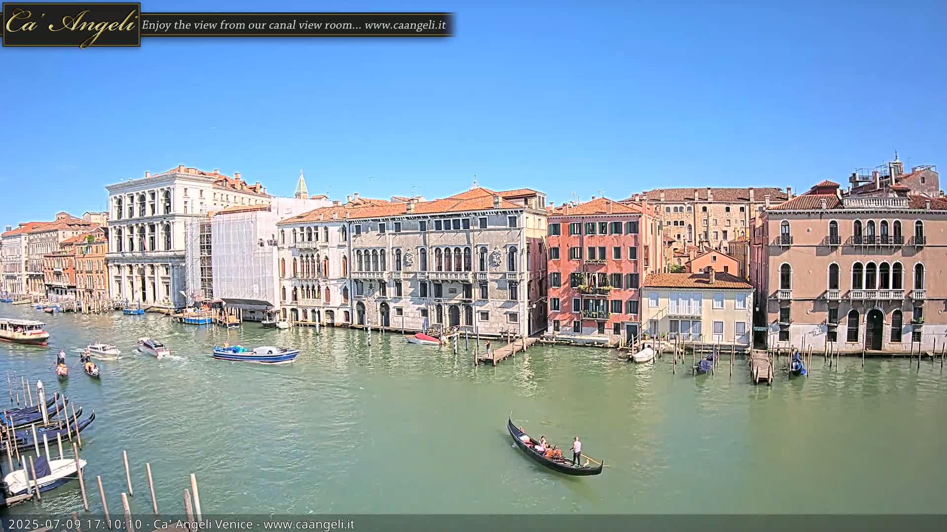 Venice Boats in Grand Canal Live Cam - Venice, Veneto, Italy