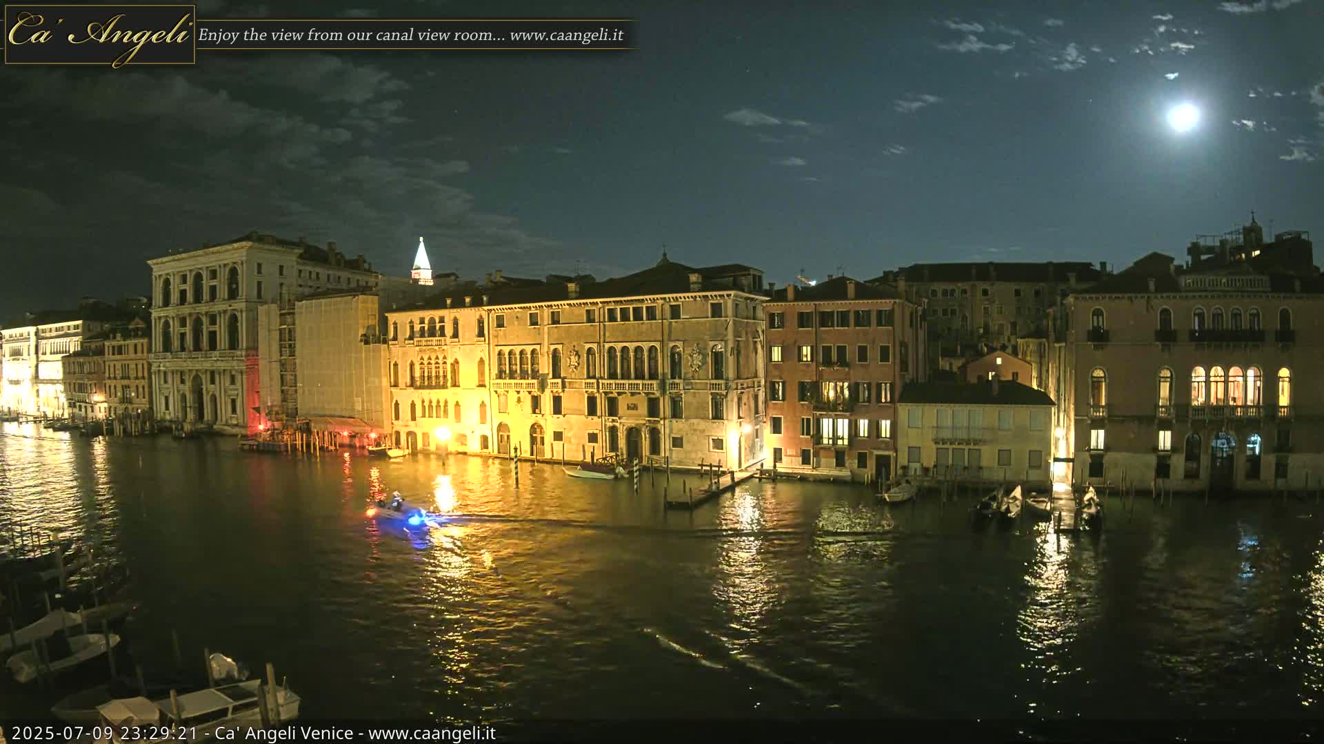 Venice Boats in Grand Canal Live Cam - Venice, Veneto, Italy