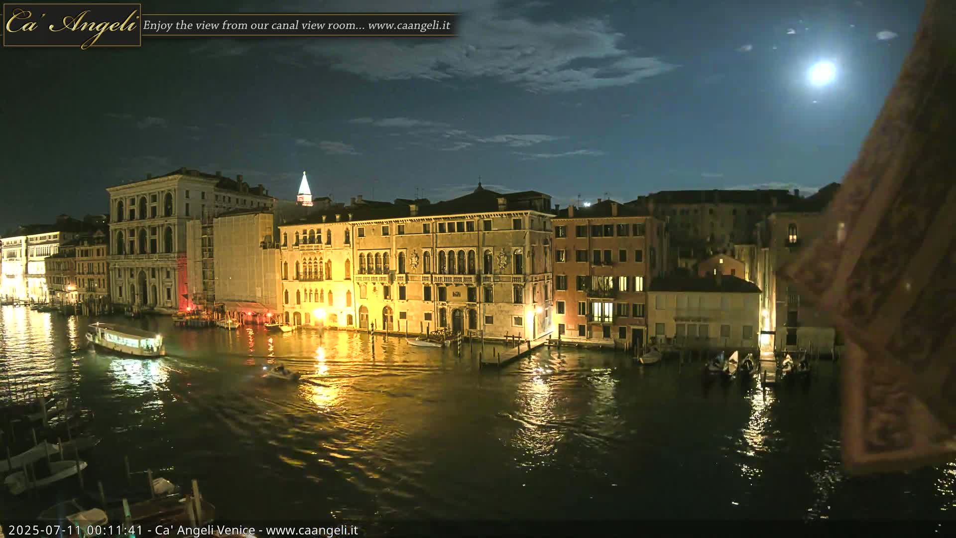 Venice Boats in Grand Canal Live Cam - Venice, Veneto, Italy