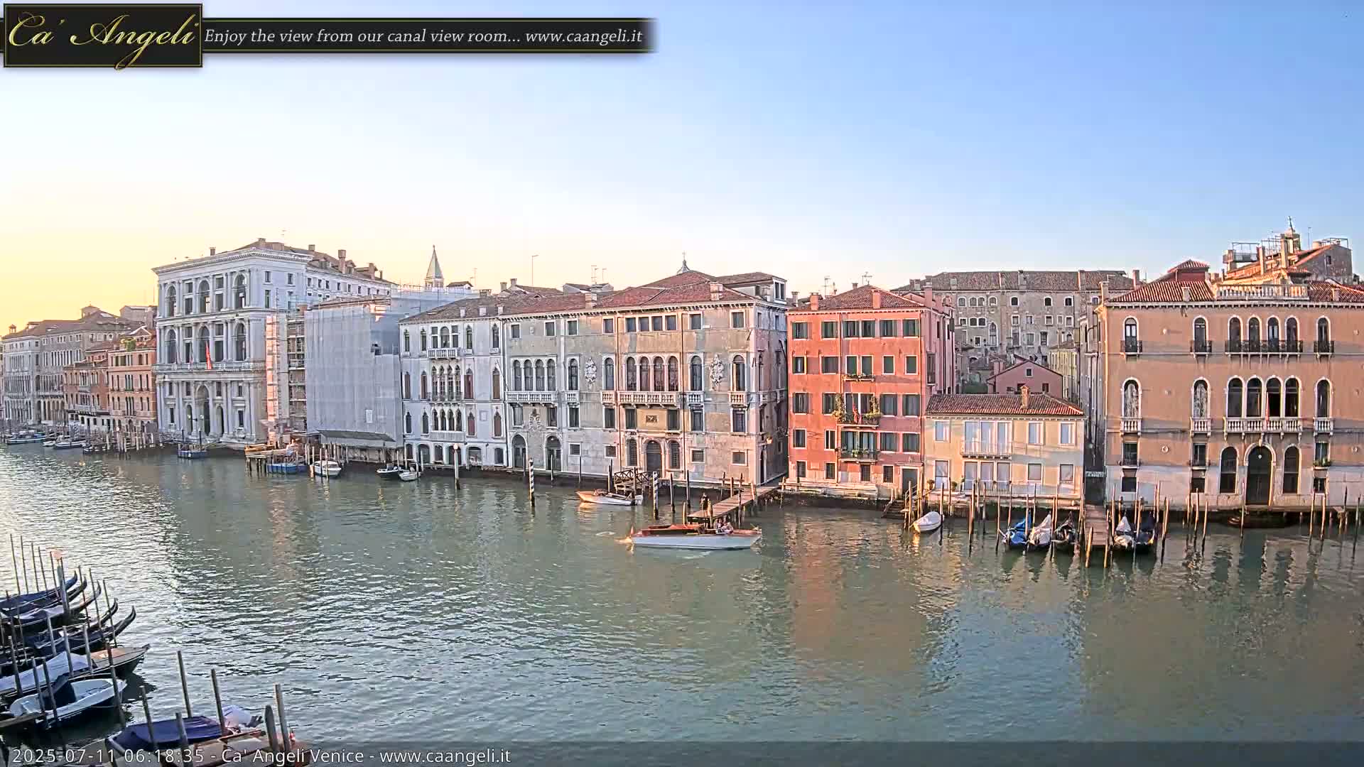 Venice Boats in Grand Canal Live Cam - Venice, Veneto, Italy