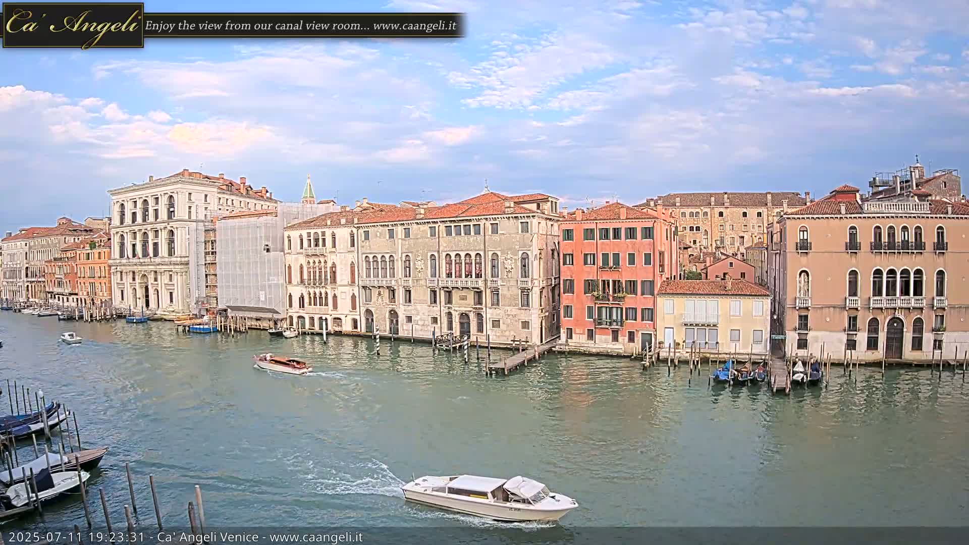 Venice Boats in Grand Canal Live Cam - Venice, Veneto, Italy