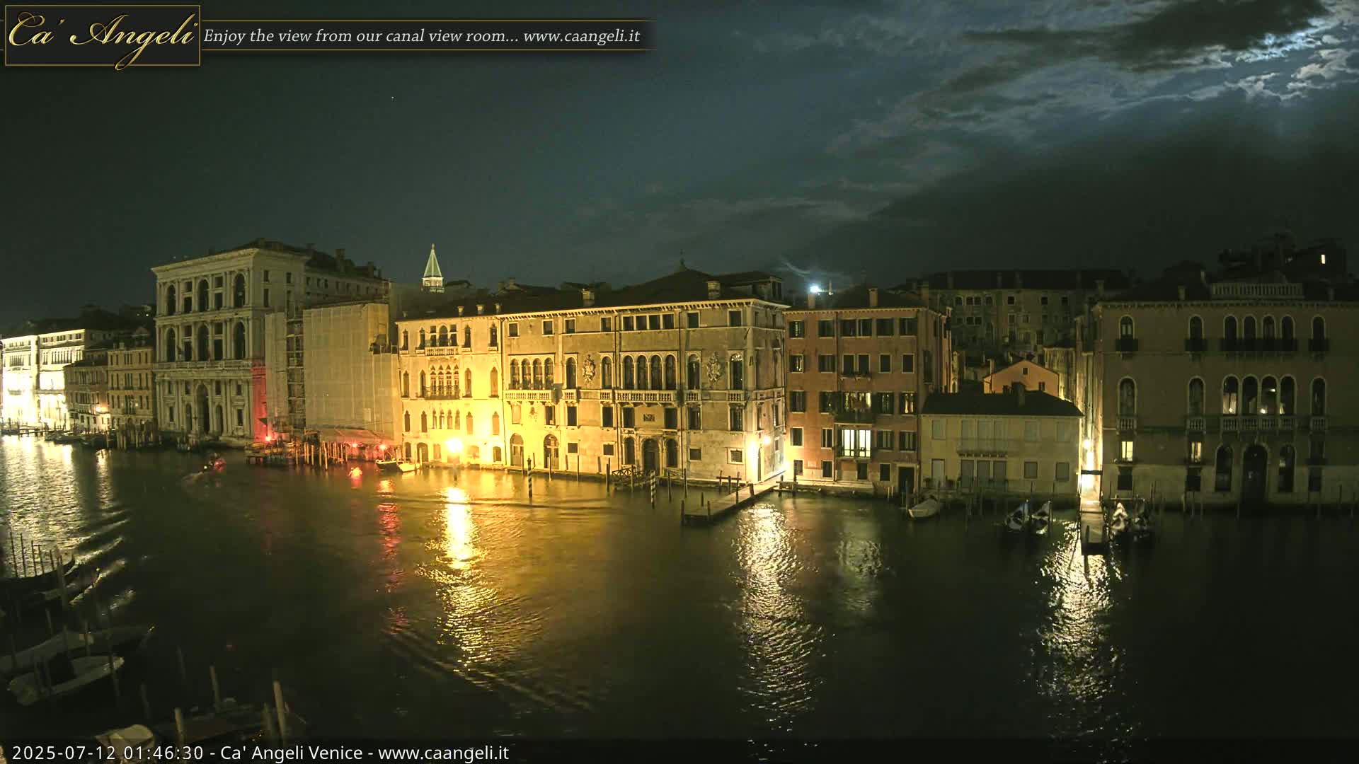 Venice Boats in Grand Canal Live Cam - Venice, Veneto, Italy