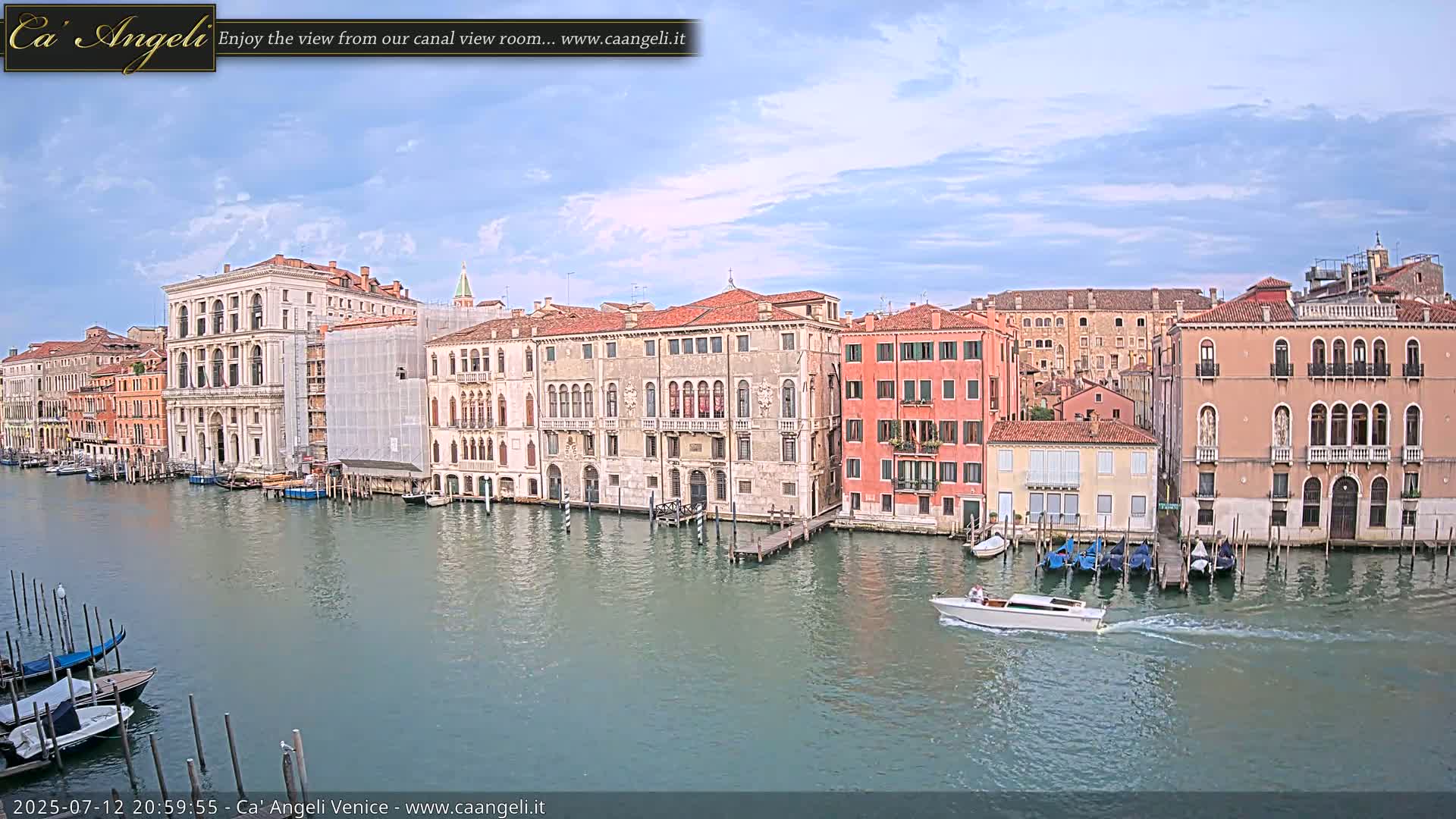Venice Boats in Grand Canal Live Cam - Venice, Veneto, Italy