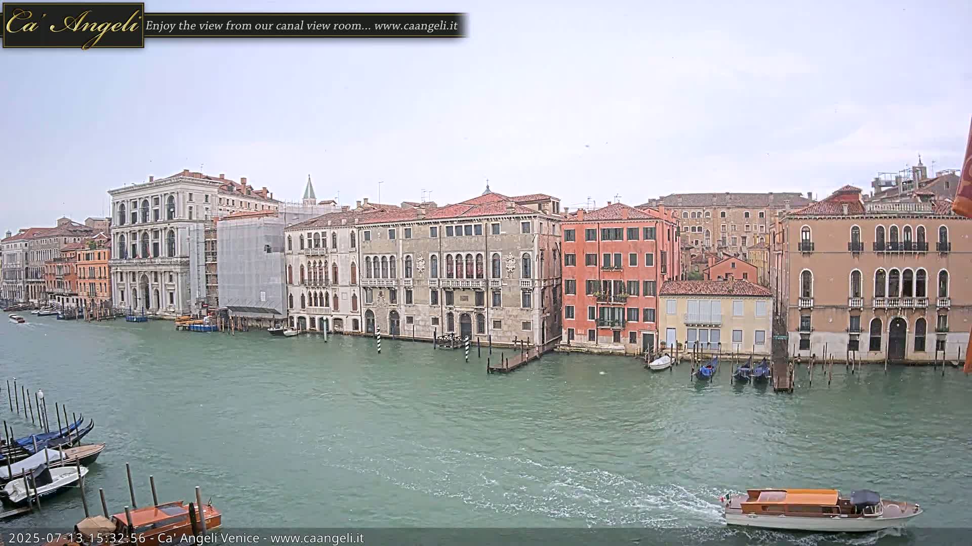Venice Boats in Grand Canal Live Cam - Venice, Veneto, Italy