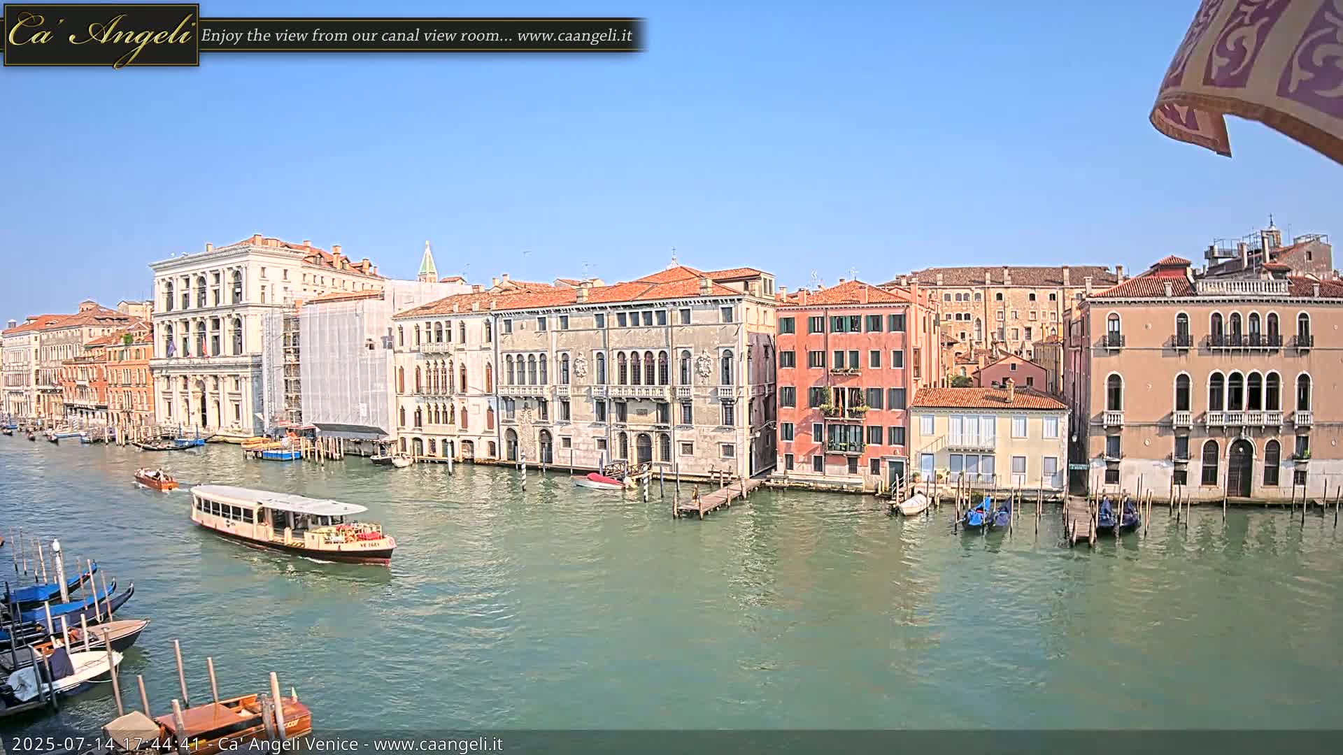 Venice Boats in Grand Canal Live Cam - Venice, Veneto, Italy