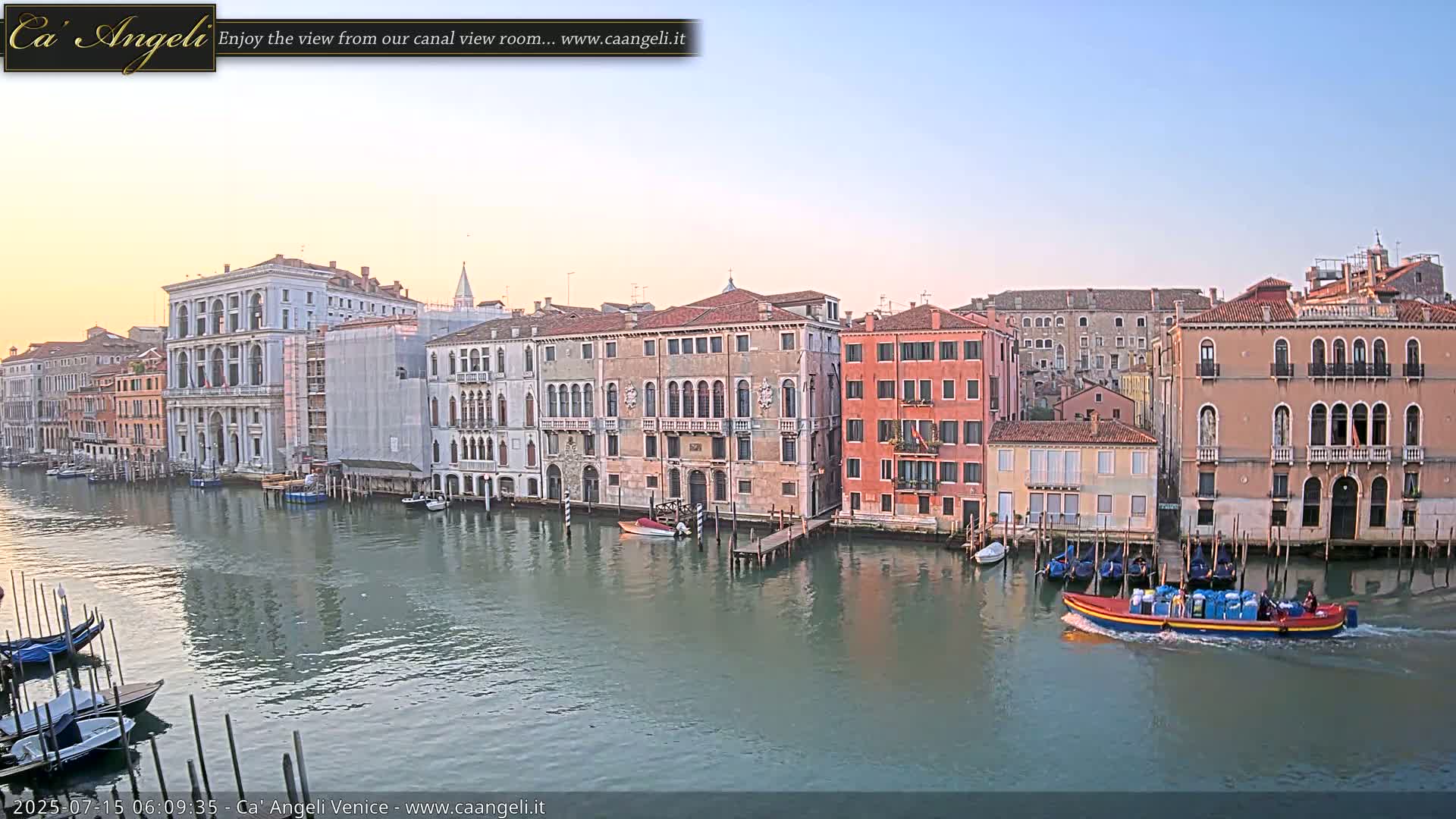 Venice Boats in Grand Canal Live Cam - Venice, Veneto, Italy