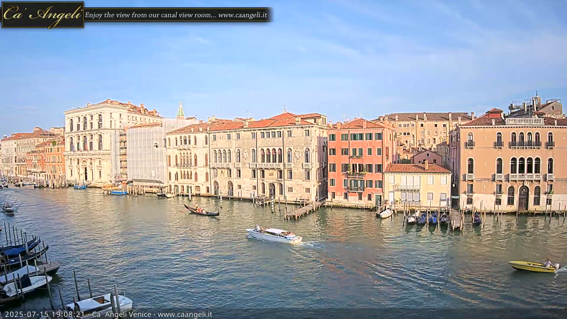 Venice Boats in Grand Canal Live Cam - Venice, Veneto, Italy