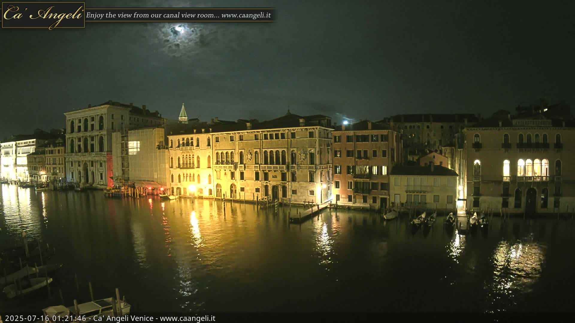 Venice Boats in Grand Canal Live Cam - Venice, Veneto, Italy