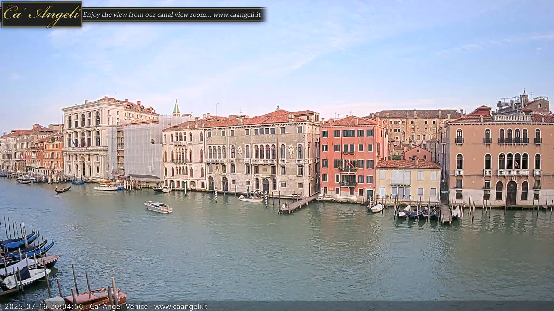 Venice Boats in Grand Canal Live Cam - Venice, Veneto, Italy