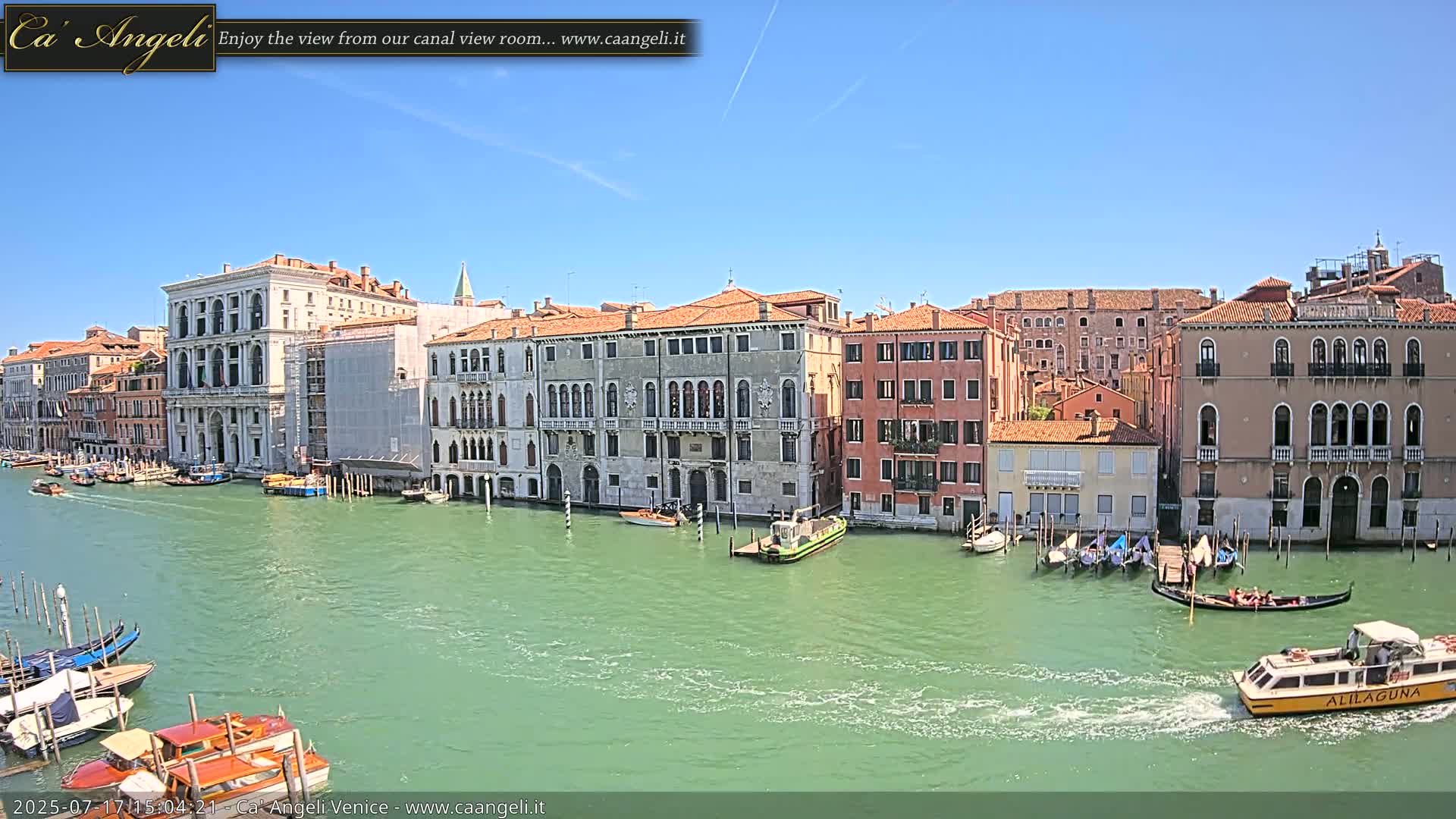 Venice Boats in Grand Canal Live Cam - Venice, Veneto, Italy