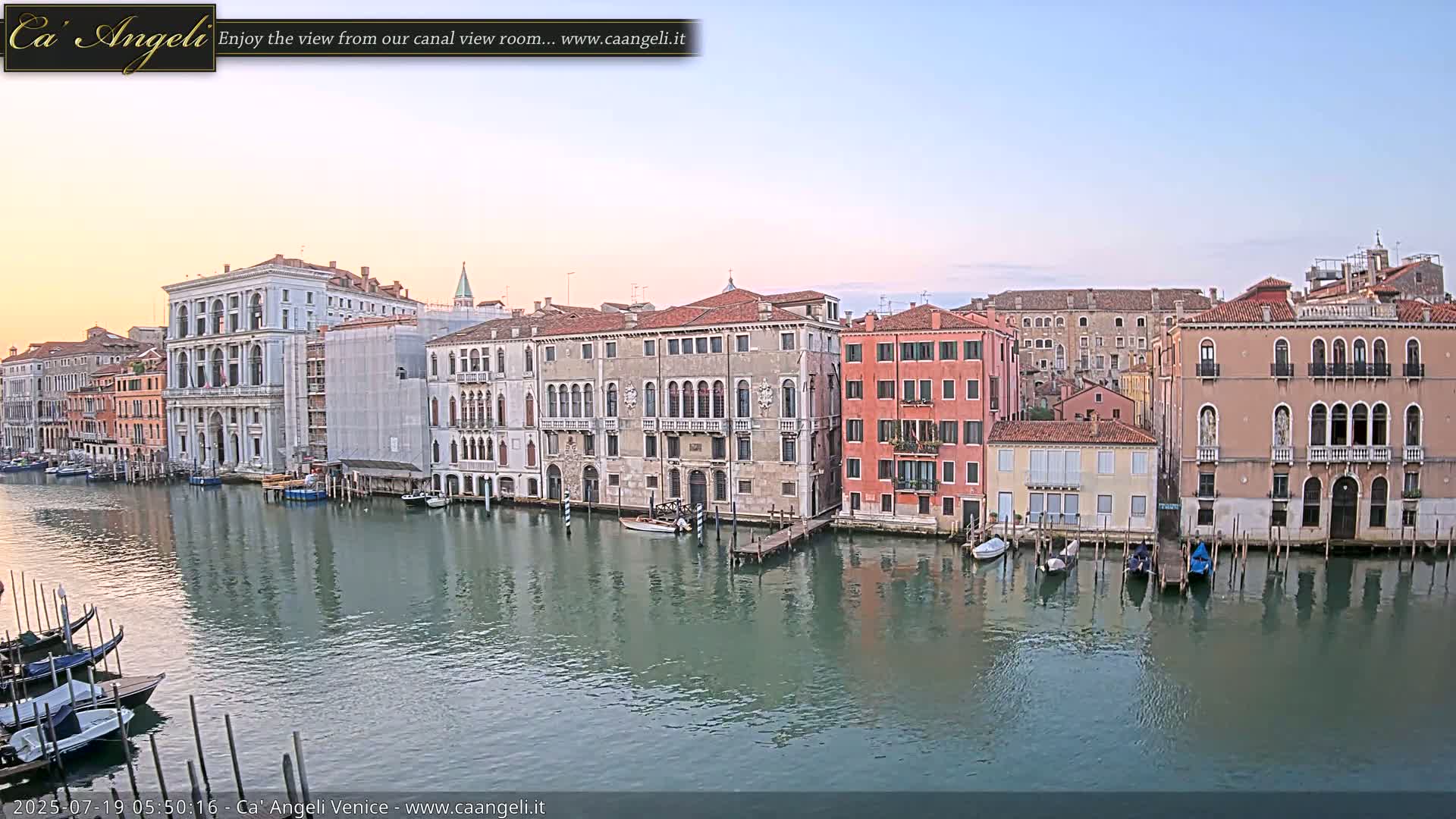 Venice Boats in Grand Canal Live Cam - Venice, Veneto, Italy