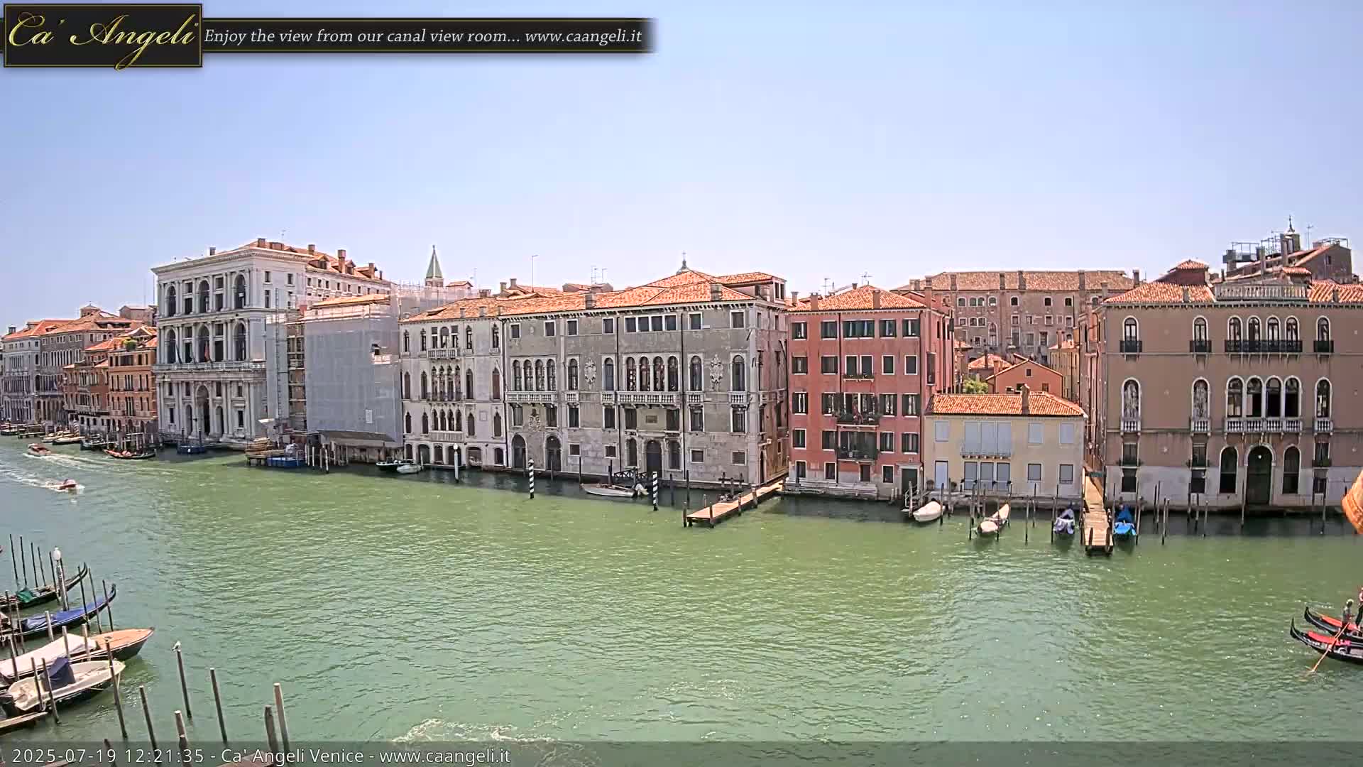 Venice Boats in Grand Canal Live Cam - Venice, Veneto, Italy