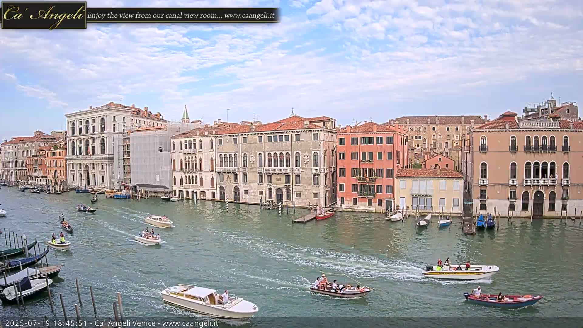 Venice Boats in Grand Canal Live Cam - Venice, Veneto, Italy