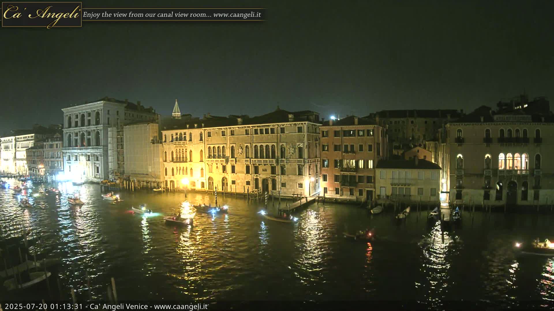 Venice Boats in Grand Canal Live Cam - Venice, Veneto, Italy