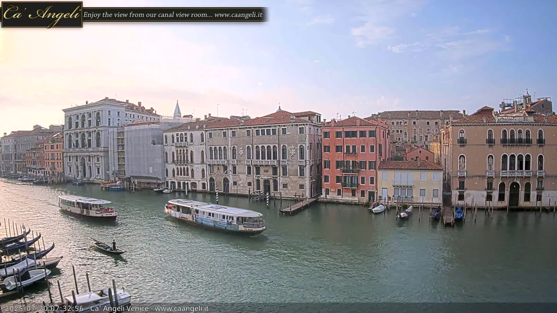 Venice Boats in Grand Canal Live Cam - Venice, Veneto, Italy