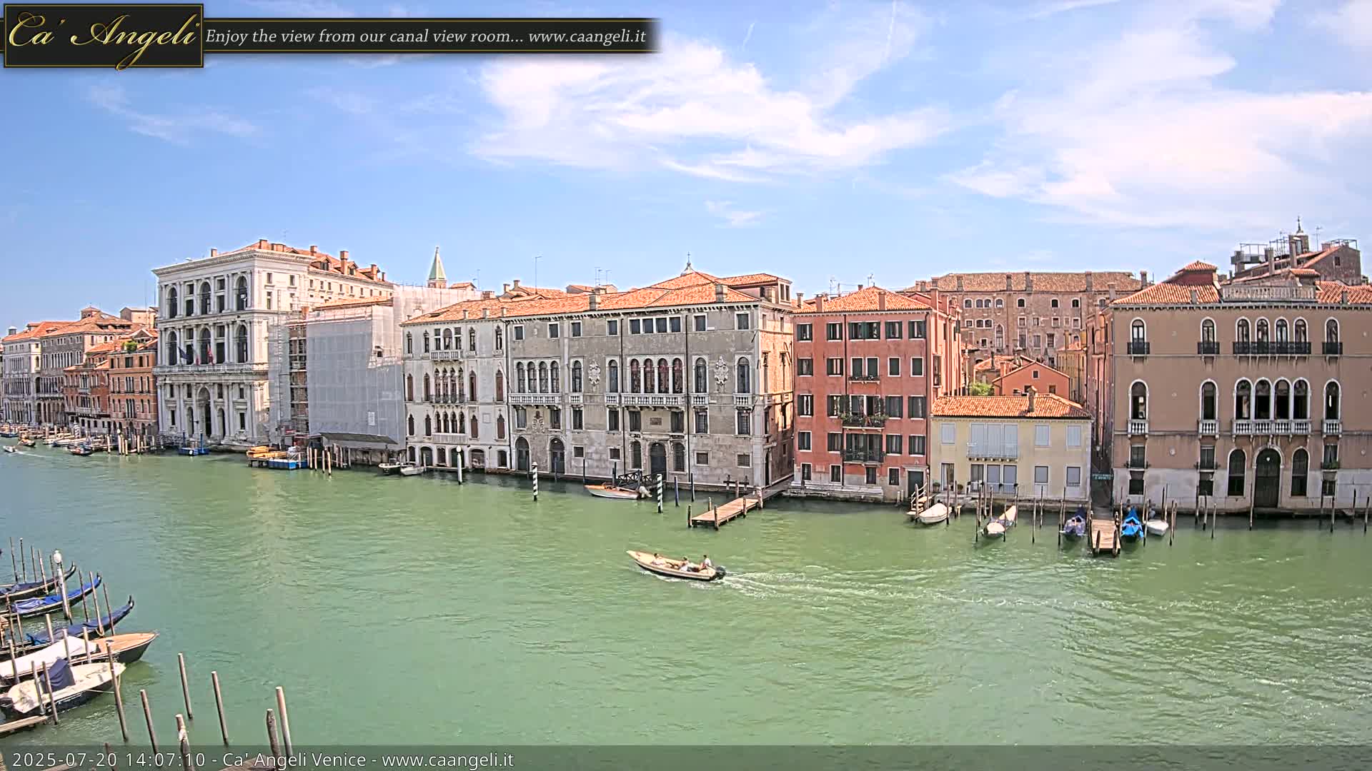 Venice Boats in Grand Canal Live Cam - Venice, Veneto, Italy