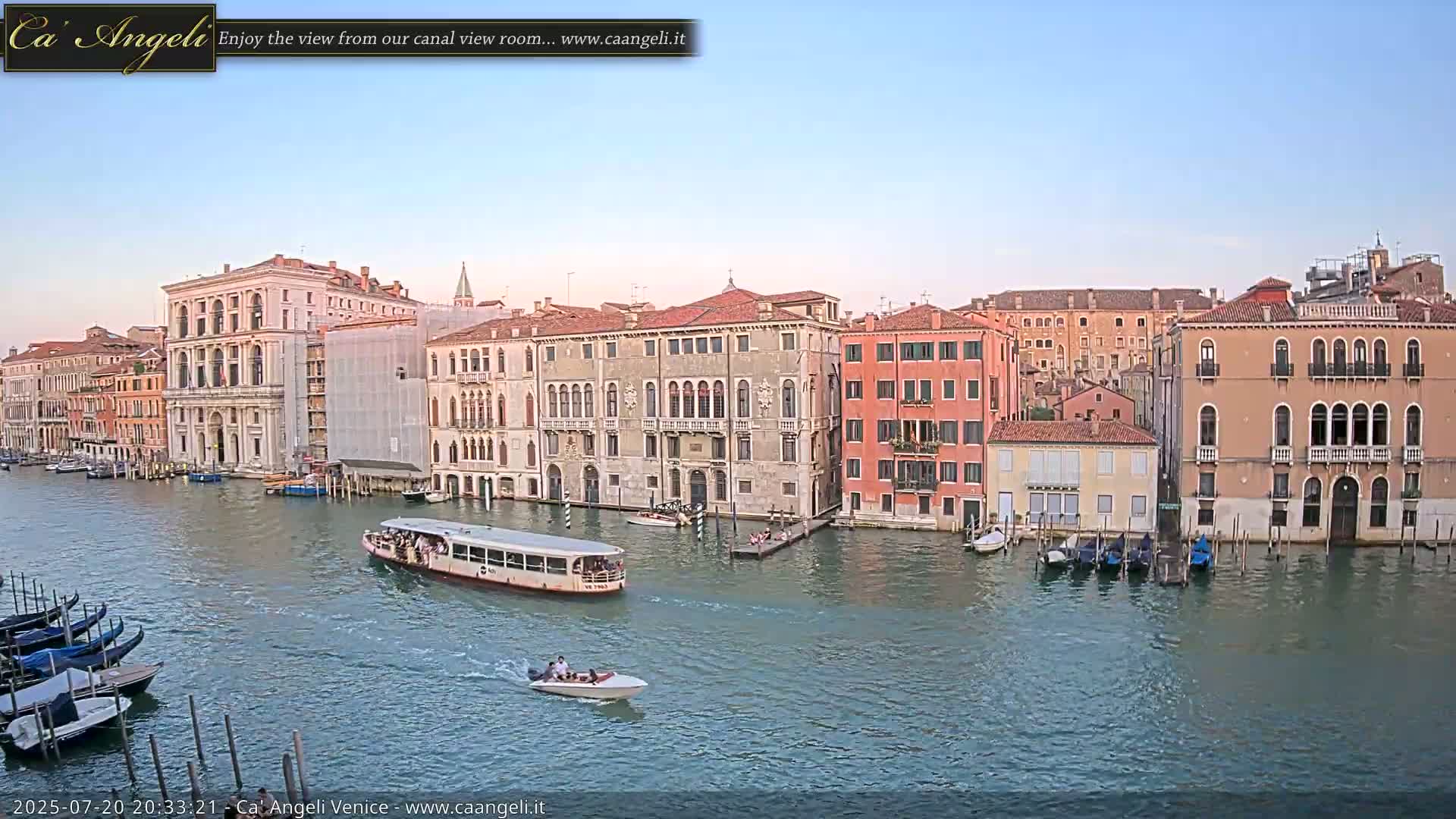 Venice Boats in Grand Canal Live Cam - Venice, Veneto, Italy