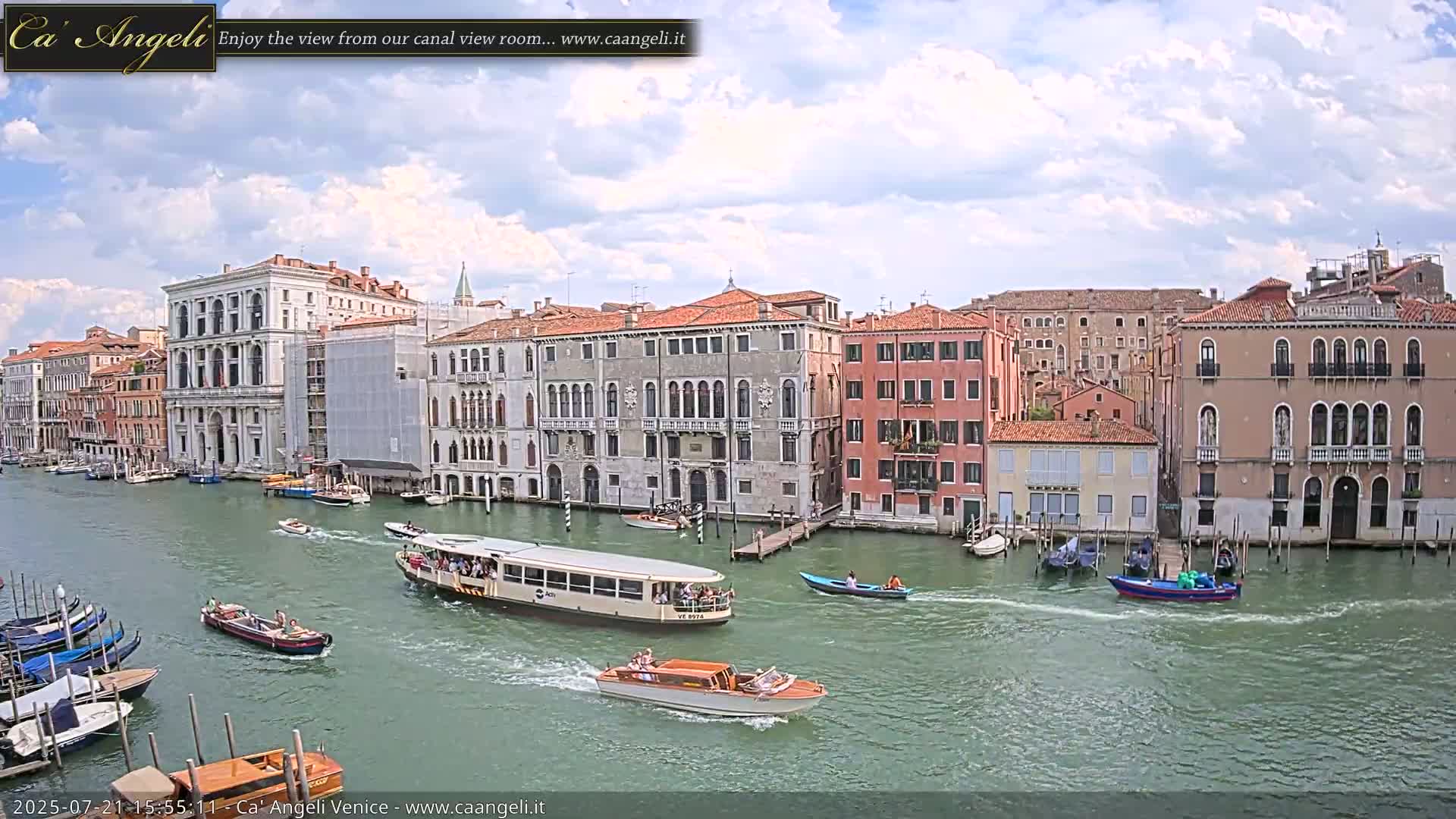 Venice Boats in Grand Canal Live Cam - Venice, Veneto, Italy