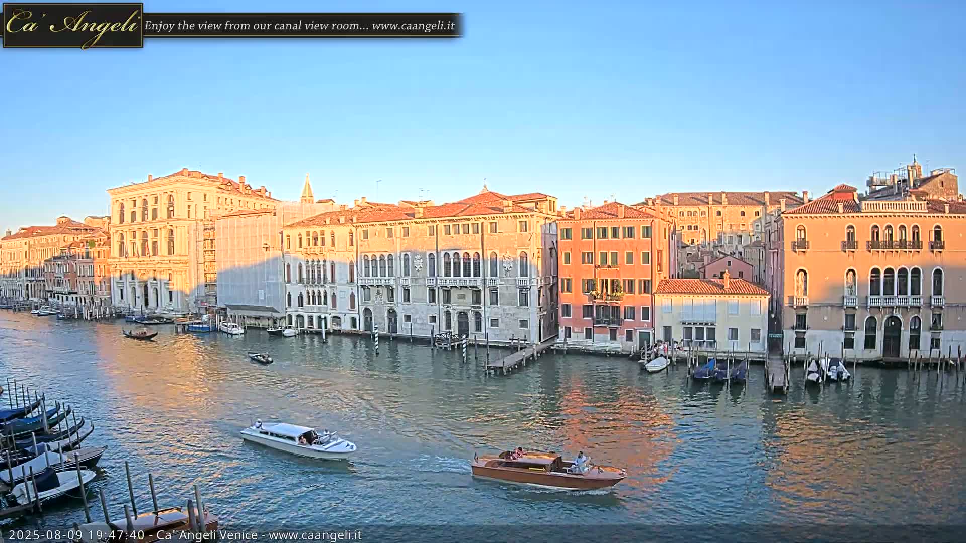 Venice Boats in Grand Canal Live Cam - Venice, Veneto, Italy