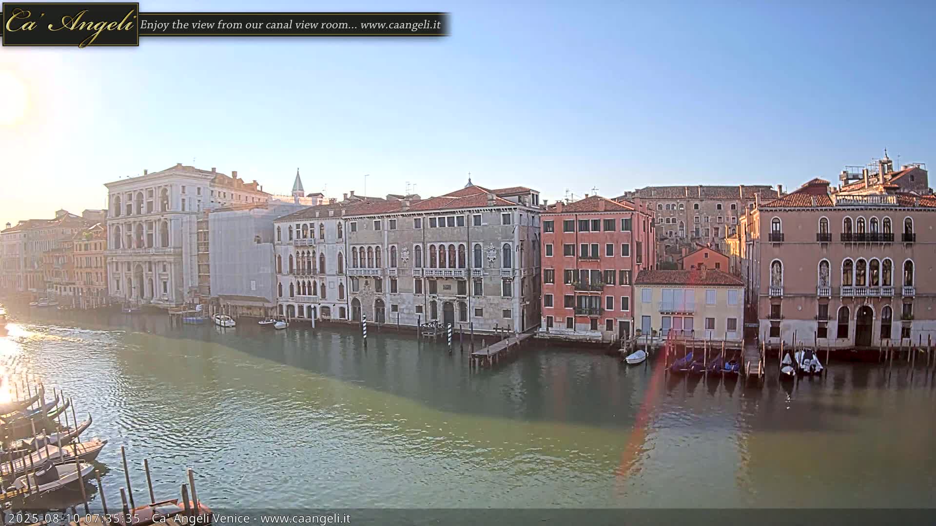 Venice Boats in Grand Canal Live Cam - Venice, Veneto, Italy